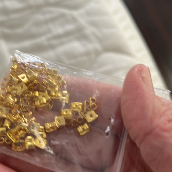 80 Gold backs for post earnings - Picture 2 of 2